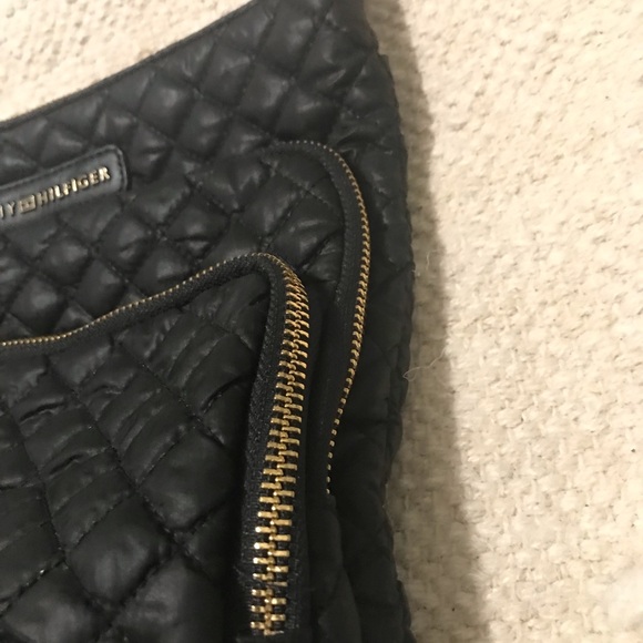 Tommy Hilfiger Crossbody Quilted Black Bag Purse 3 External Zipper Compartments - Picture 5 of 15